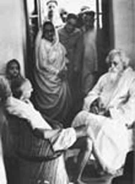 Gandhiji and Kasturba Gandhi with Rabindra Nath Tagore at Uttarayan.jpg
